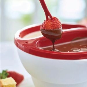 New !!!! Tupperware Chic dining dipper